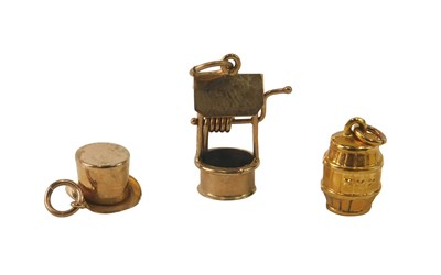 Lot 320 - Three 9ct gold charms, a well, a top hat, and...