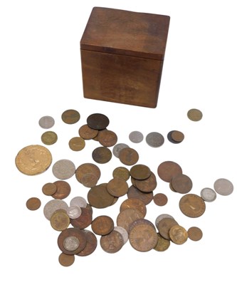 Lot 462 - A quantity of British and world coins, to...