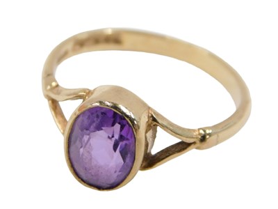 Lot 523 - A 9ct gold and amethyst single stone ring, the...