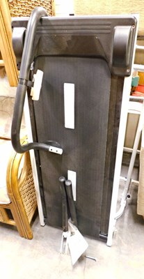 Lot 1567 - A Homcom manual treadmill, model number A90-136.