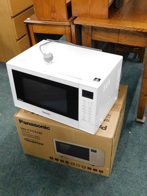 Lot 1632 - A Panasonic convection grill microwave oven,...