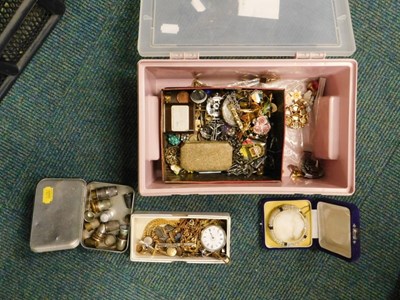 Lot 2223 - Costume jewellery, to include stone set...