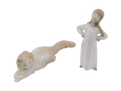 Lot 606 - A Lladro porcelain figure of a young girl in a...