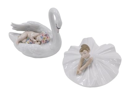 Lot 642 - A Lladro porcelain figure of a swan, titled...