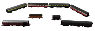 Lot 705 - OO gauge carriages, to include Hornby, Lima...