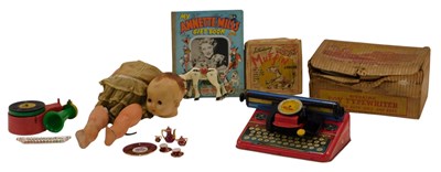 Lot 724 - A group of toys, to include a Mettype Junior...