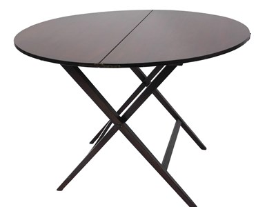 Lot 914 - A mahogany coaching table, with circular top,...