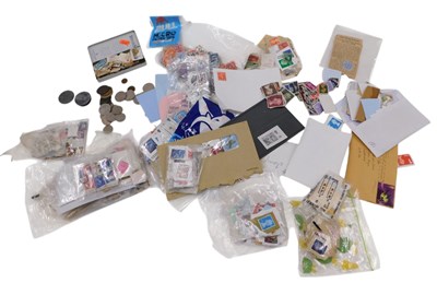 Lot 761 - A quantity of loose stamps, etc.