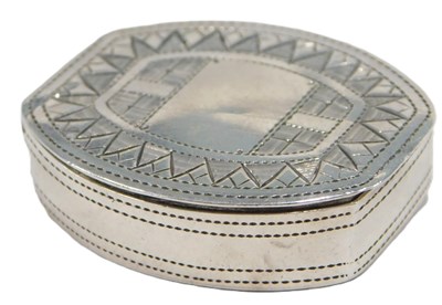 Lot 32 - A George III silver pill box or vinaigrette,...