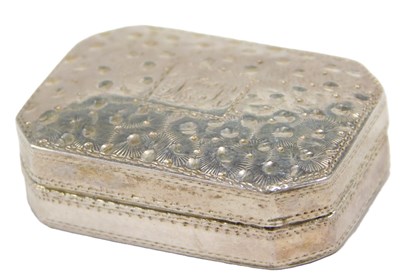Lot 34 - A George III silver vinaigrette, of...