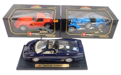 Lot 318 - A Maisto 1:18 scale Jaguar XJ220, a Burago...