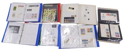 Lot 714 - Stamps.- GB.- QV.- QEII.- 3 albums, some QV...