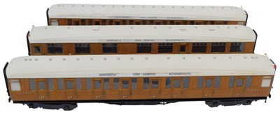 Lot 483 - Kit built O gauge LNER coaches, including LNER...