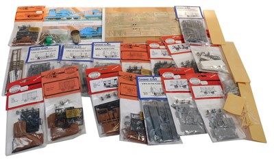 Lot 613 - Various OO gauge model kits, including...