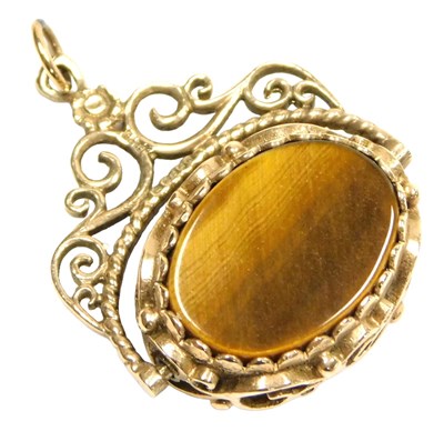 Lot 113 - A carnelian and tiger's eye oval set swivel...