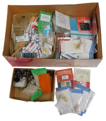 Lot 545 - O gauge accessories, including couplings,...