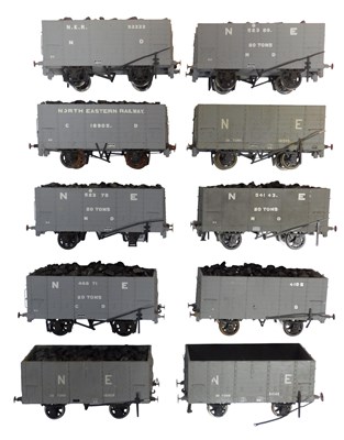 Lot 559 - Various kit built O gauge twenty tonne...