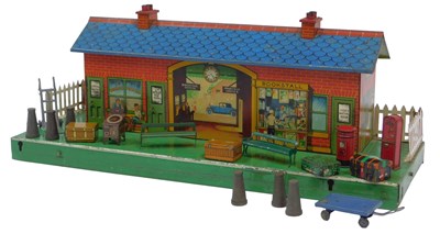 Lot 575 - A Hornby O gauge platform, and a Hornby Series...