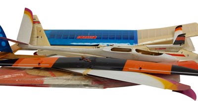 Lot 580 - Various model remote control planes and wings,...