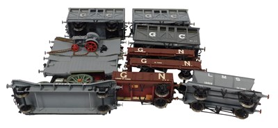 Lot 597 - Kit built O gauge wagons, including Bogie well...