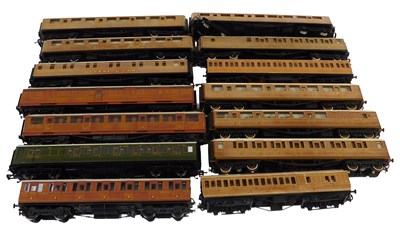 Lot 621 - Hornby and other OO gauge LNER teak...