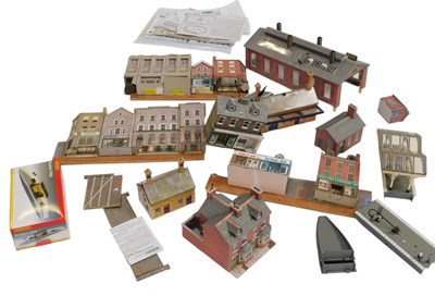 Lot 638 - Various cardboard OO gauge...