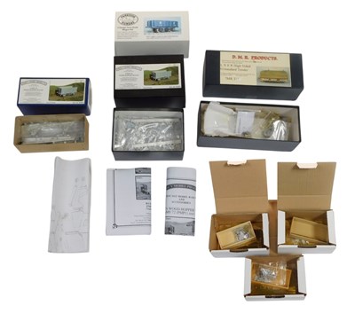 Lot 704 - Various O gauge kits, including Parkside...