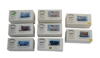 Lot 705 - Parkside Dundas O gauge kits, including PS11...