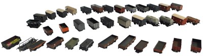 Lot 711 - Mainline and other OO gauge rolling...
