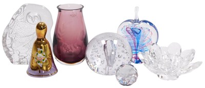 Lot 51 - A group of glassware, including an Edinburgh...