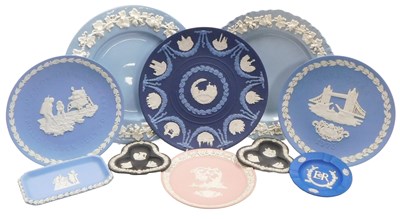 Lot 81 - A group of Wedgwood Jasperware, including a...