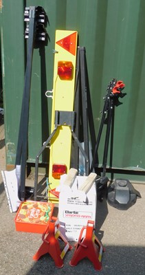 Lot 24 - Assorted motoring accessories, including...