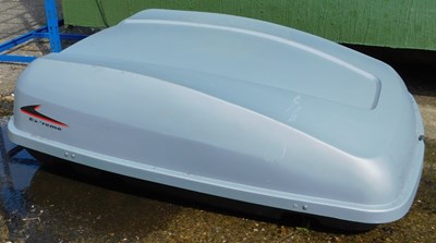 Lot 1116 - A Karrite Extreme car roof box.