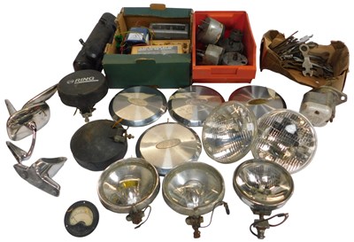 Lot 70 - Auto accessories. (a quantity)