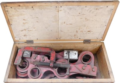 Lot 124 - Porto Power clamps.