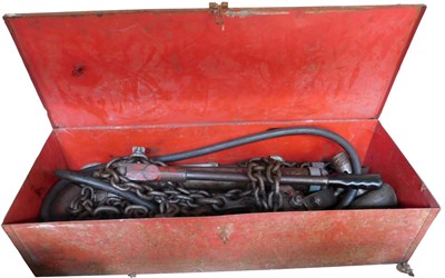 Lot 125 - A Porto Power assembly kit.
