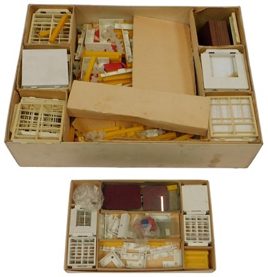 Lot 264 - Tri-ang Spot-On Arkitex scale model...