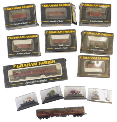 Lot 516 - Eight boxed Graham Farish by Bachmann rolling...