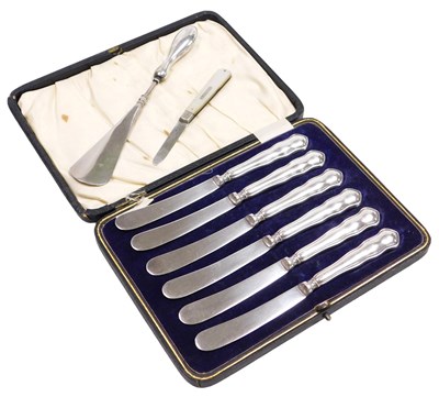 Lot 214 - A set of six George V silver handled cake...