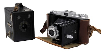 Lot 228 - A Zeiss Ikon Nettar camera, with a...