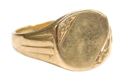 Lot 315 - A 9ct gold gentleman's signet ring, size Q, 5.1g.