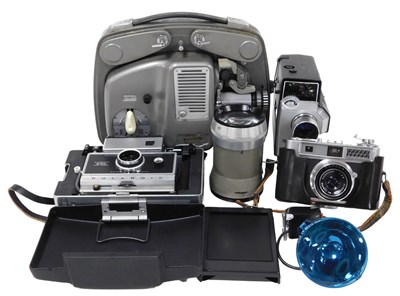 Lot 267 - A Samoca model LE-11 camera, a Bell & Howell...