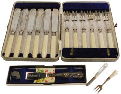 Lot 52 - An early 20thC Walker and Hall set of six fish...