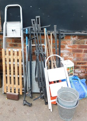 Lot 1147 - An A frame ladder, together with various tools,...