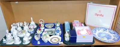 Lot 2019 - A group of ceramics, to include Wedgwood and...