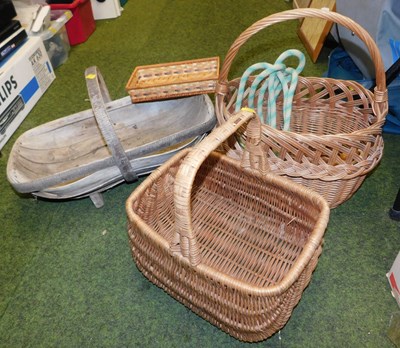 Lot 2138 - A group of wicker baskets, to include flower...