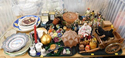 Lot 2150 - Decorative household effects, to include...