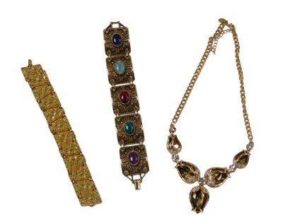 Lot 124 - Three costume jewellery items, comprising a...