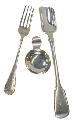 Lot 302 - A group of silver, comprising a Fiddle pattern...