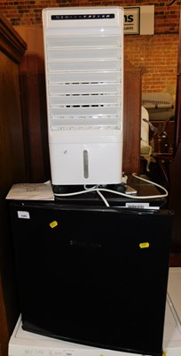 Lot 1040 - An evaporative cooler, with humidifier, and a...